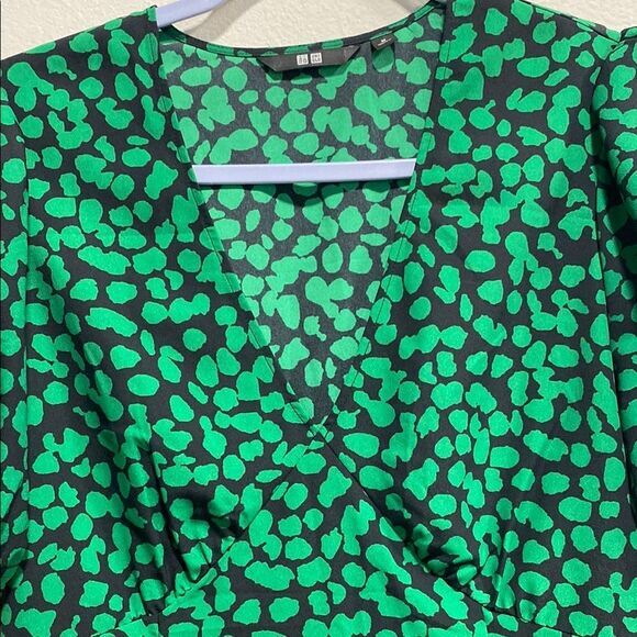 Uniqlo Green Abstract Dot Puff Sleeve Mini Dress | Size M - Picture 5 of 12